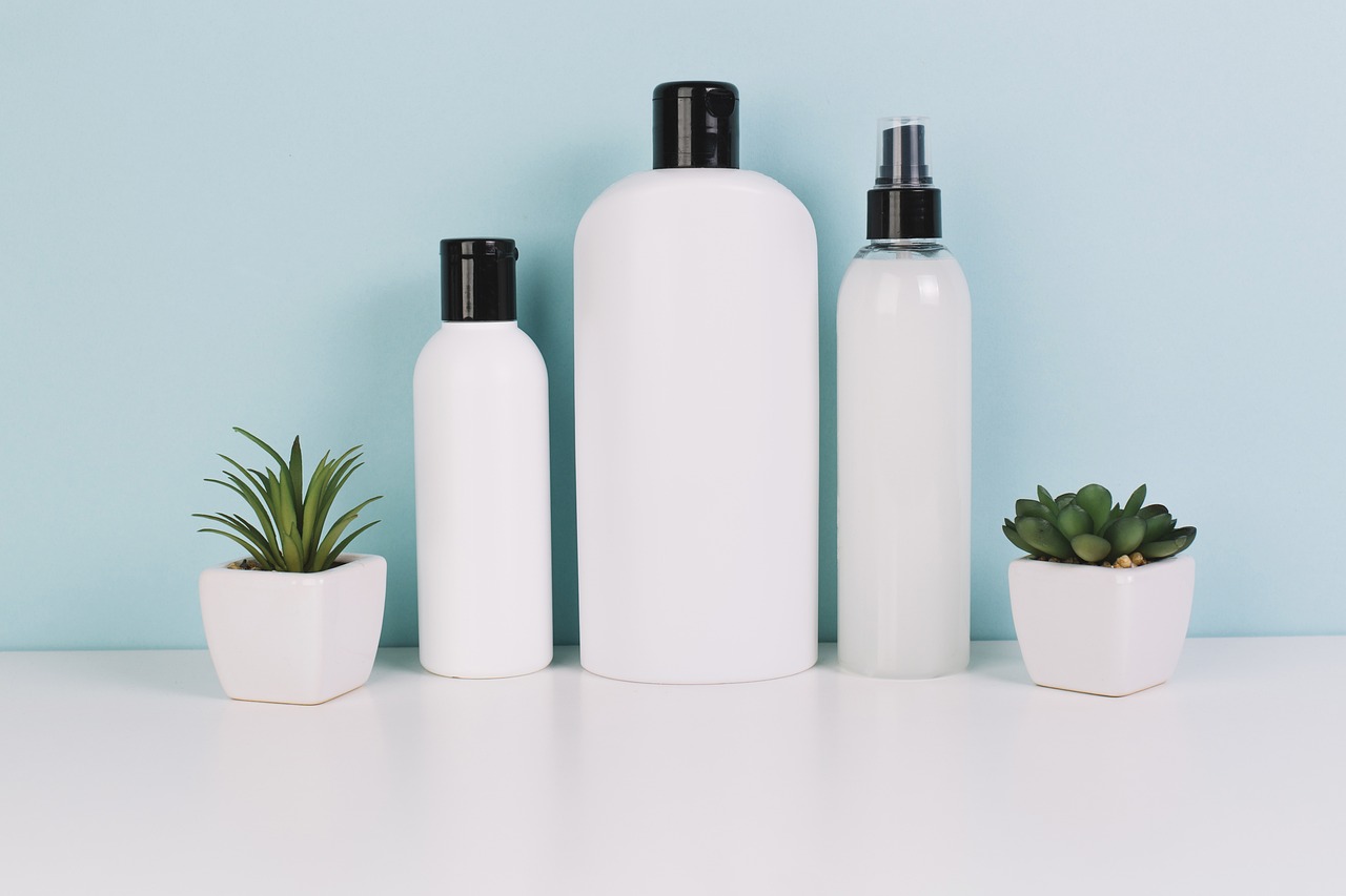 découvrez notre crème solaire visage, spécialement formulée pour protéger votre peau des rayons uv tout en hydratant et en laissant une sensation légère. idéale pour un usage quotidien.