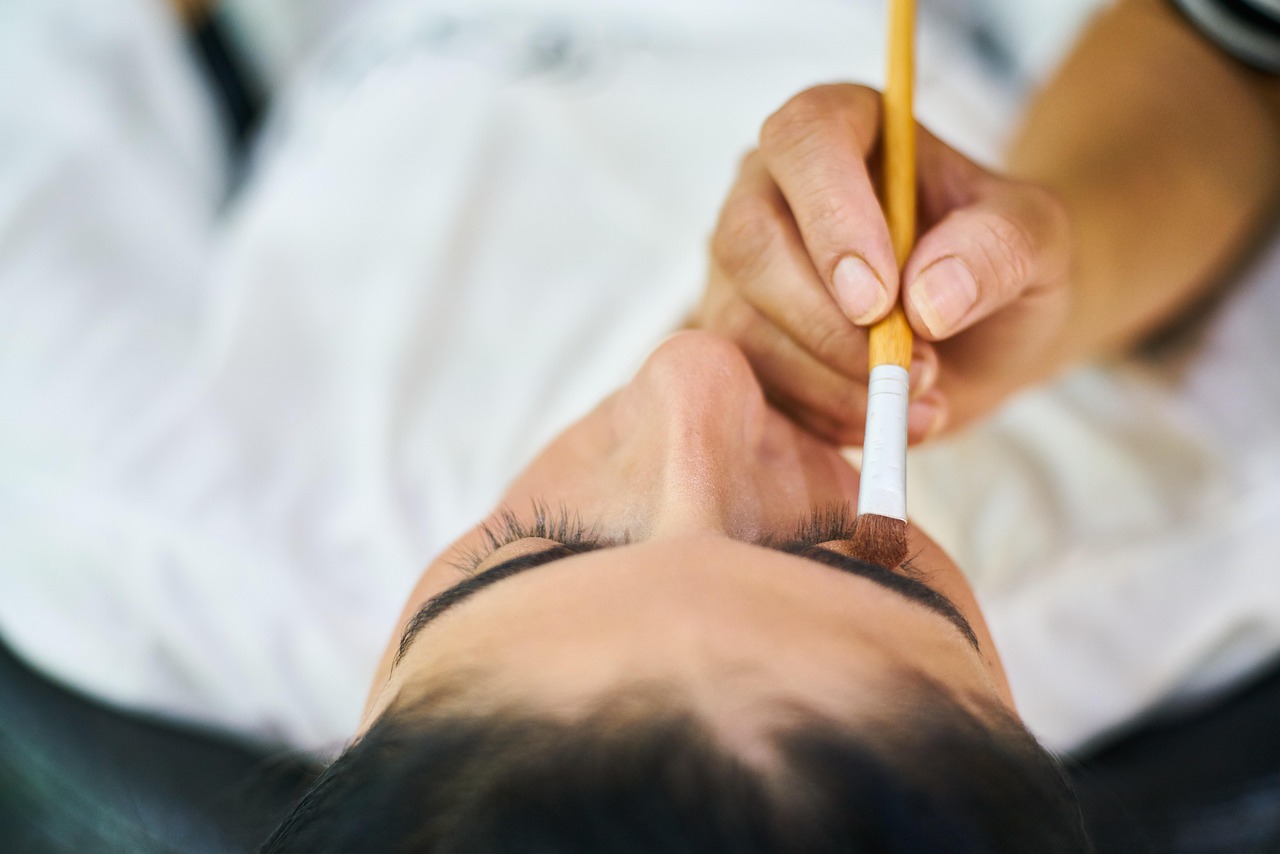 découvrez des conseils essentiels pour prendre soin de la peau sensible, apaiser les irritations et choisir les meilleurs produits adaptés à votre type de peau.