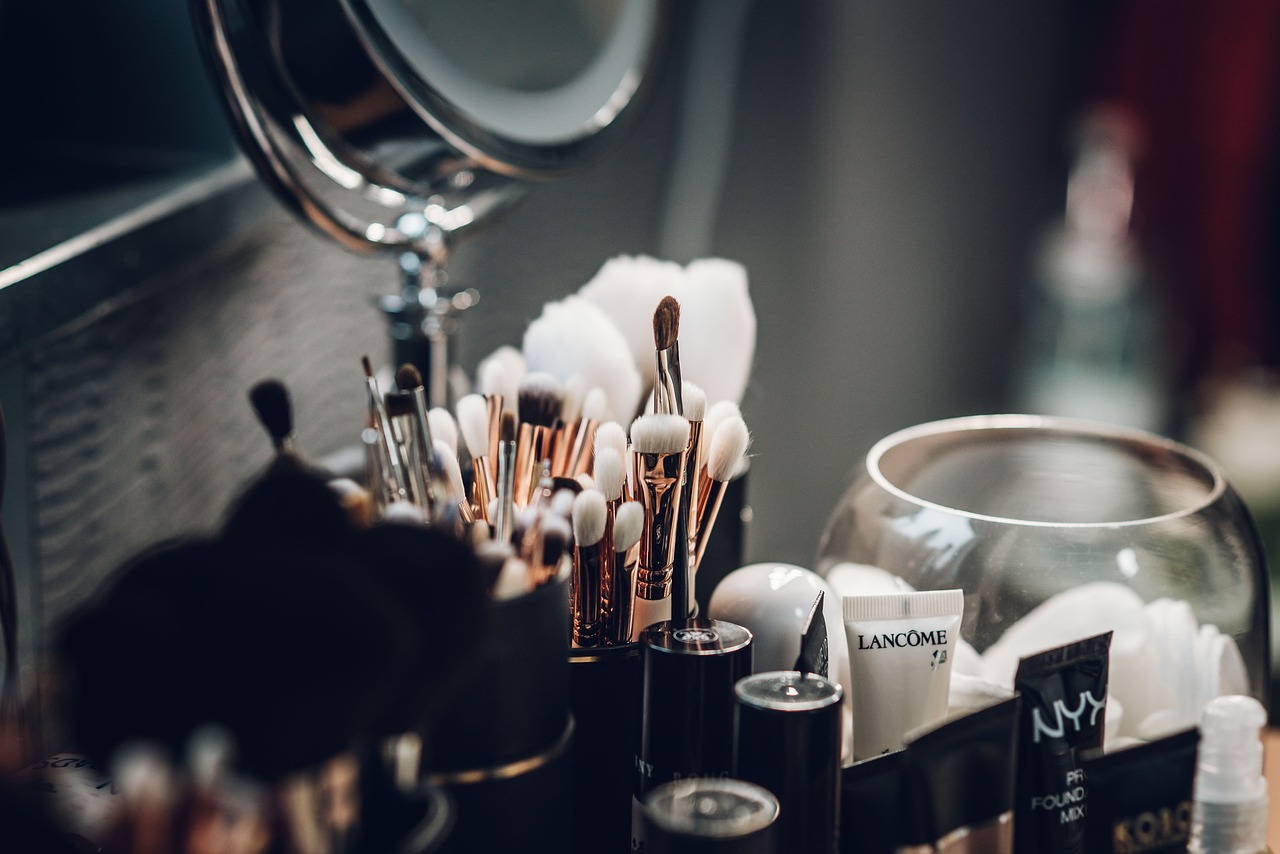 découvrez nos conseils maquillage pour l'été : astuces légères, résistantes à la chaleur et parfaites pour un look frais et naturel toute la saison.