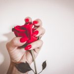 découvrez notre vernis à ongles semi-permanent pour une tenue longue durée et une brillance éclatante. facile à appliquer, il offre un résultat professionnel dès la première couche.