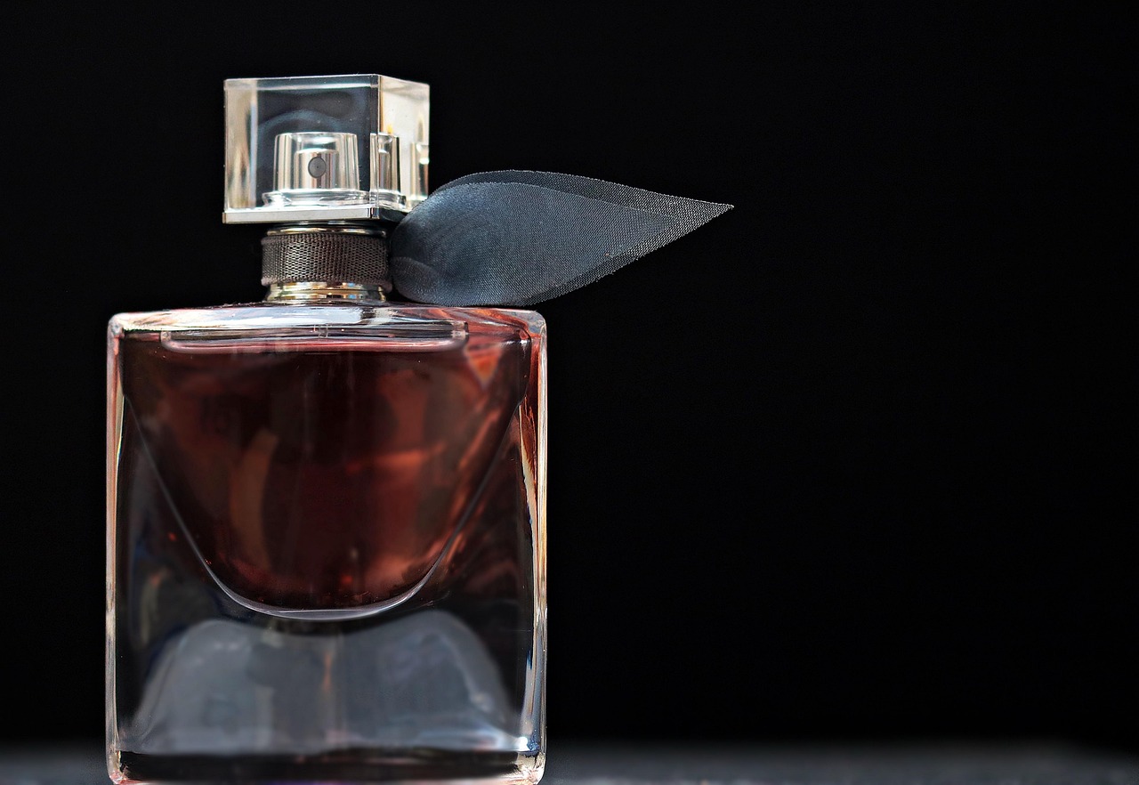 découvrez les tendances parfums floraux de 2026 : des fragrances fraîches et modernes qui capturent l'essence de la nature pour sublimer votre style.