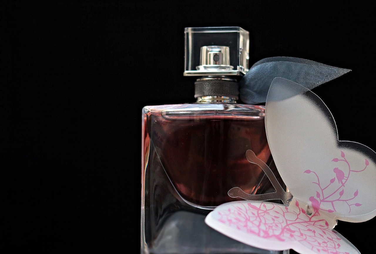 découvrez notre parfum oriental, riche en notes chaudes et envoûtantes, pour une expérience olfactive unique et sophistiquée.