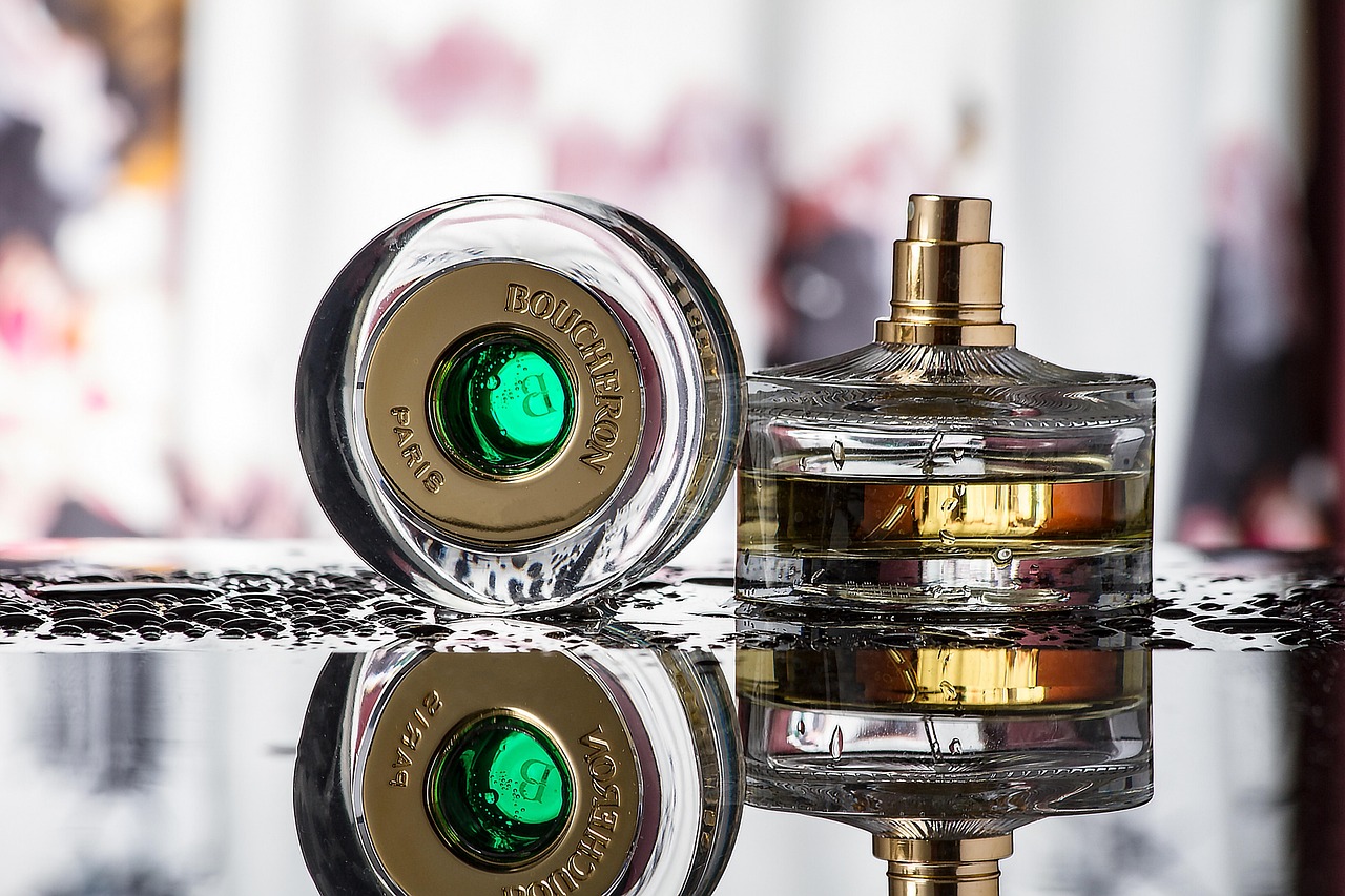découvrez notre collection unique de parfums orientaux, riches en senteurs enivrantes et épicées, pour une expérience olfactive chaleureuse et captivante.