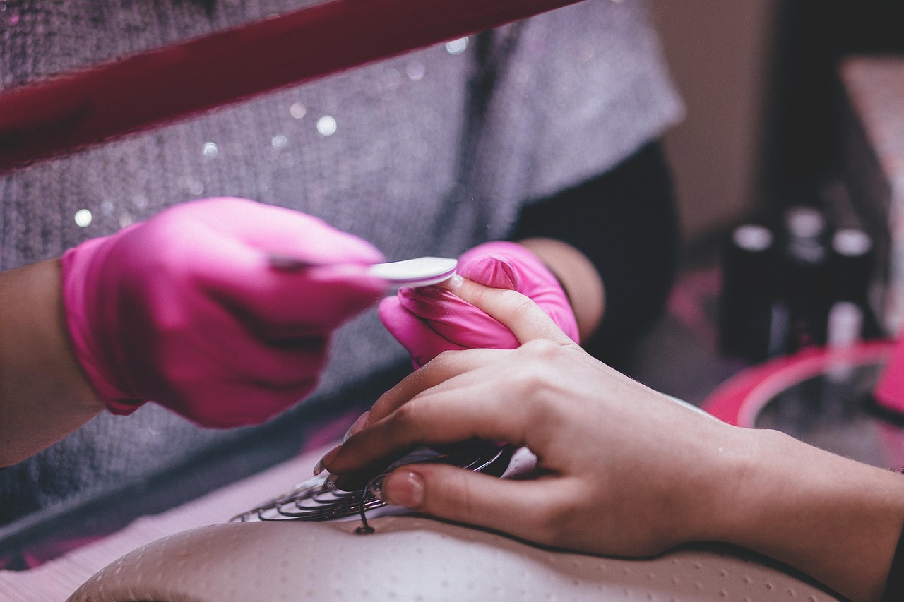 découvrez notre vernis semi-permanent pour des ongles éclatants et durables jusqu'à 3 semaines. facile à appliquer et résistant aux éclats, le choix parfait pour une manucure impeccable.